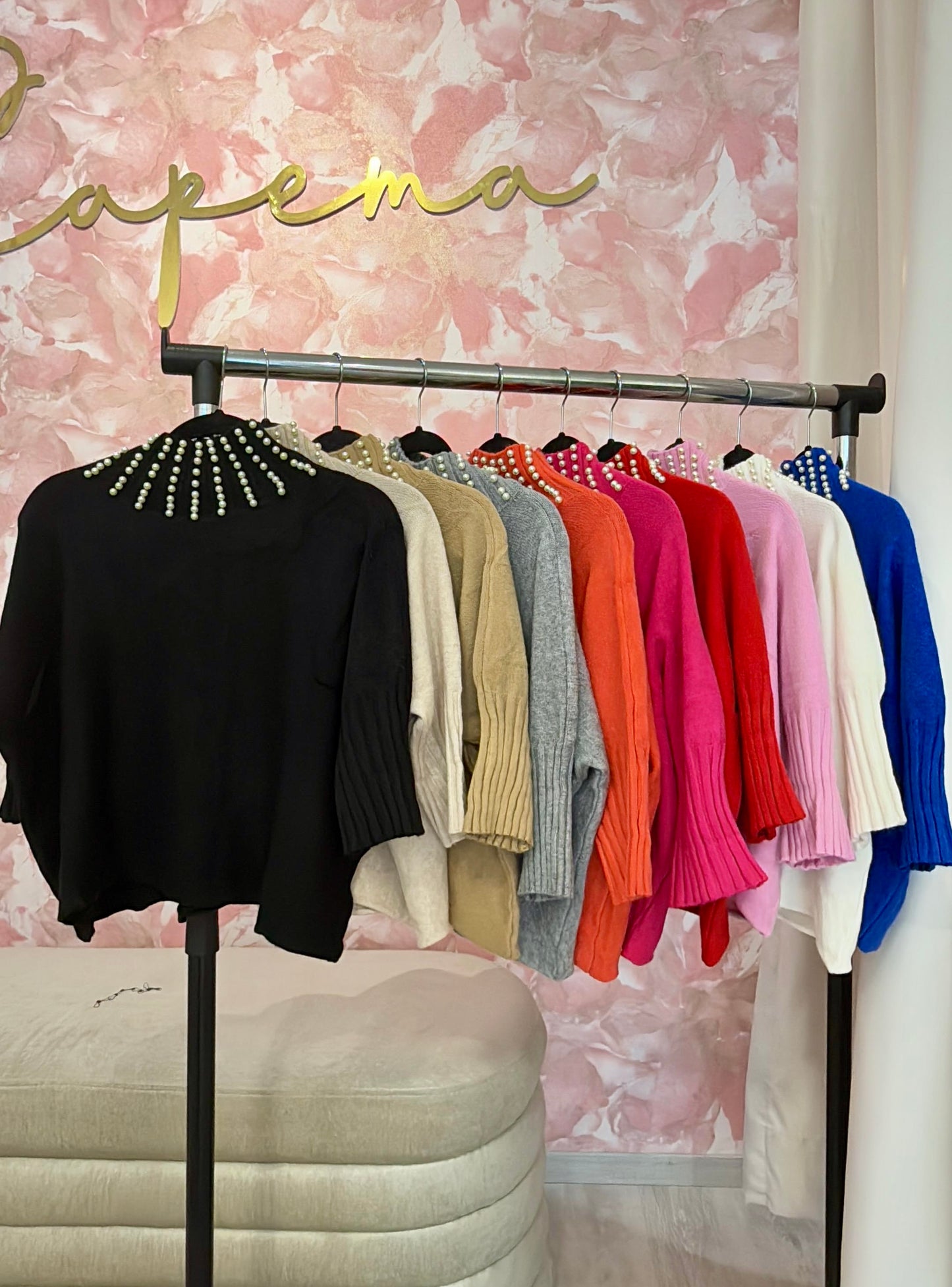 Blusa ancha con perlas en cuello